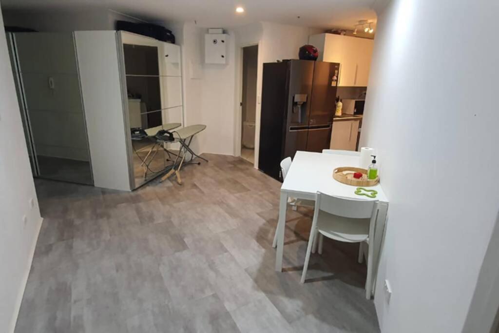 קנברה Dana-Spacious Private Room In Shared 2-Bedroom Apartment-1 מראה חיצוני תמונה